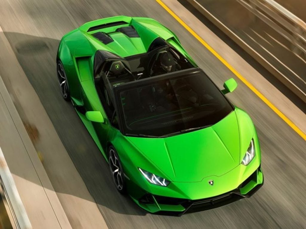 It is powered by the same 5.2 Liter, naturally aspirated V10 engine