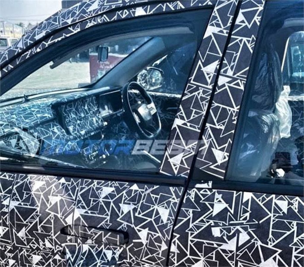 Next gen Mahindra Xuv500 Interiors Spied for the First Time