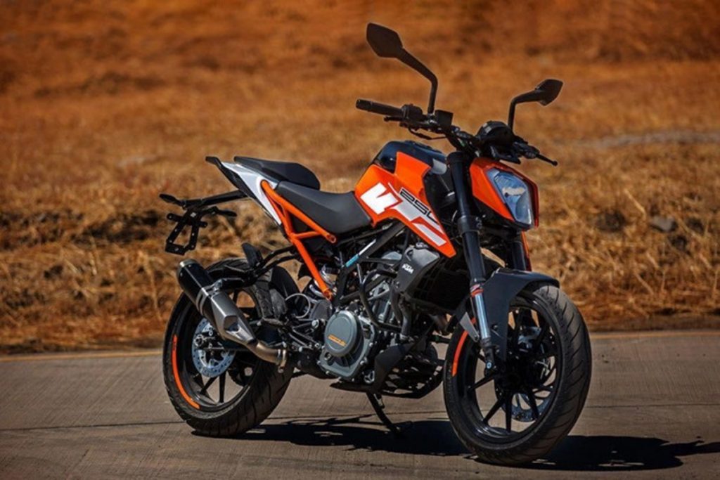 La KTM Duke 250 est la moto la plus abordable dans cette fourchette de prix à seulement 2 roupies lakh et son excellent rapport qualité-prix.