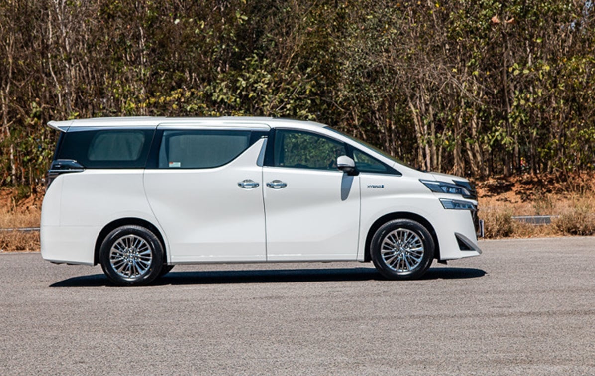 Toyota-Vellfire-2