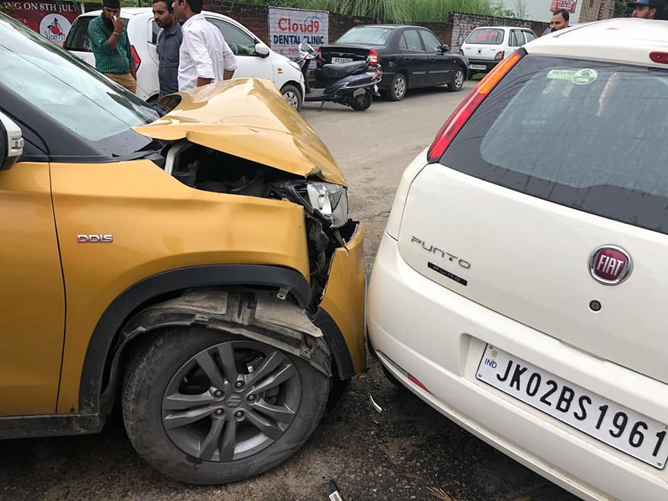 Les deux voitures ont relativement bien émergé de l'accident. 