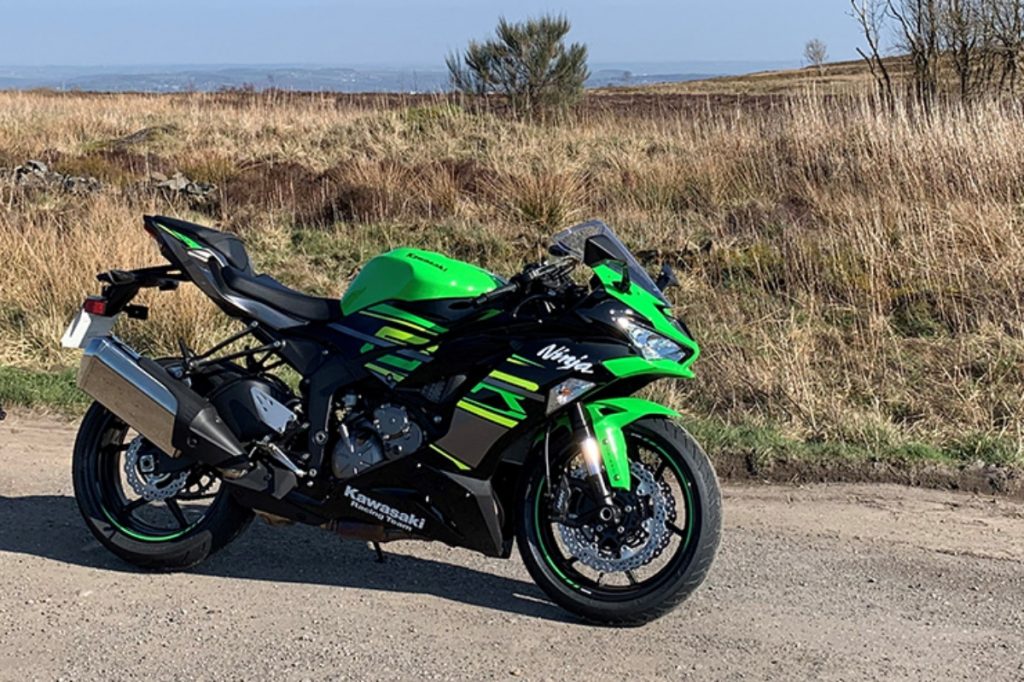 La Kawasaki ZX-6R est l'une des rares motos supersport 600cc disponibles dans le pays