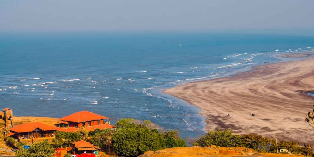 If you like less touristy places, then beaches like Dapoli and Tarkali in Southern Maharashtra should definitely be in your list.