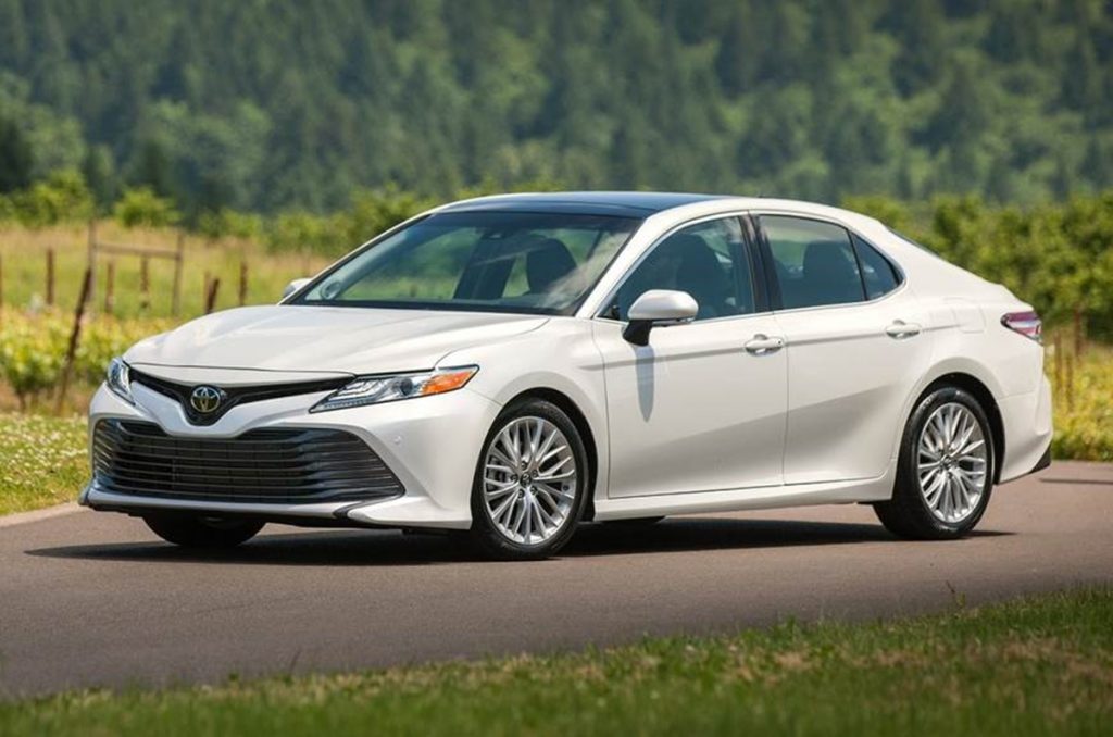 La BS6 Toyota Camry en Inde est maintenant disponible pour un prix de Rs 37,88 lakh.