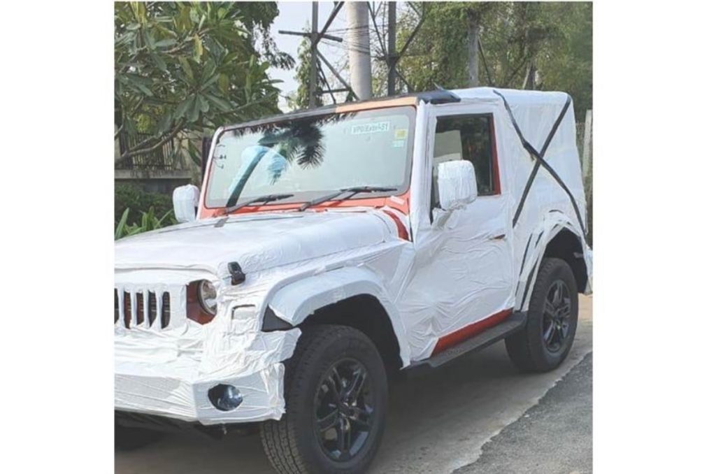 Un coup d'espion prêt à la production du Mahindra Thar fait allusion à un lancement très prochainement. 