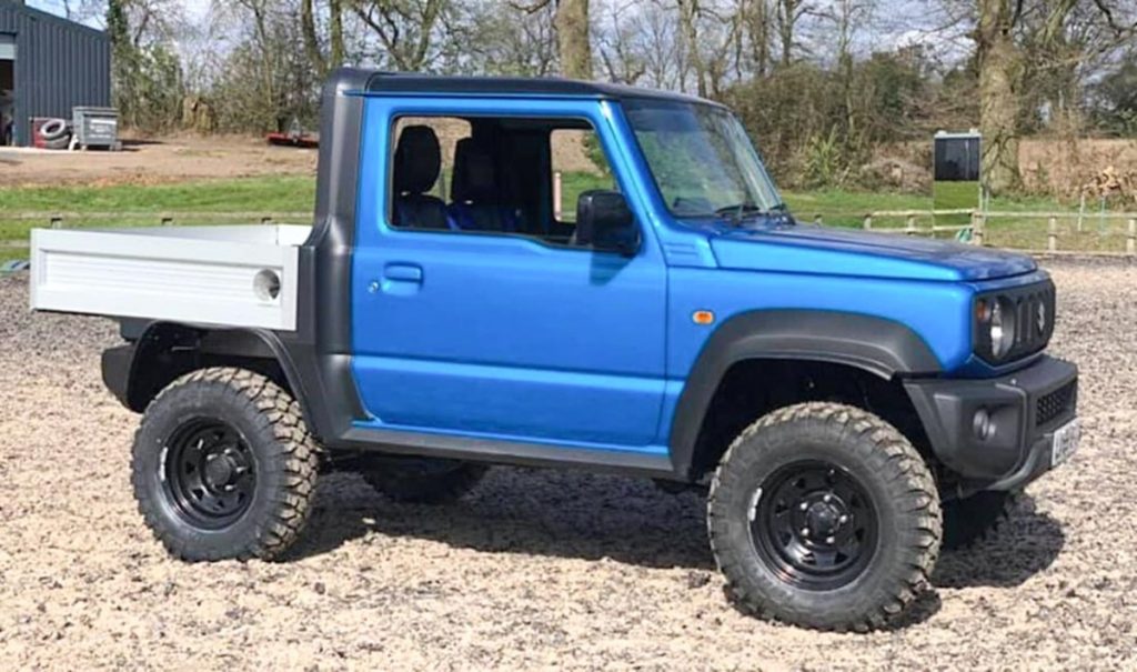 Cette Suzuki Jimny basée au Royaume-Uni a été transformée en camionnette.