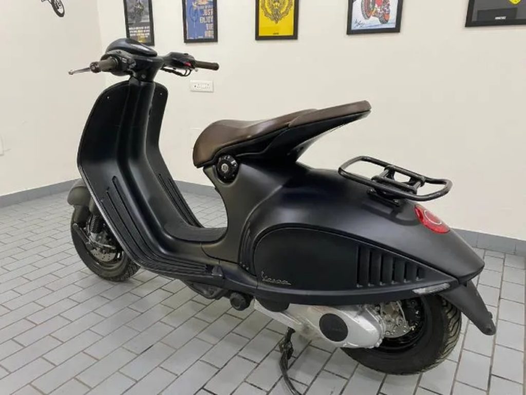 PenMerahdotcom - Vespa 946 Emporio Armani Hanya ada 12