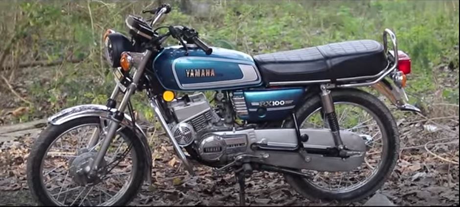 Cette Yamaha RX100 restaurée a été transformée en une chose de beauté classique.