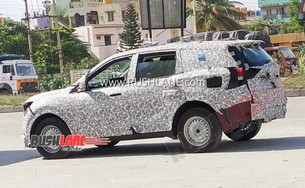 Next-gen Mahindra XUV500 has been spied on test again.