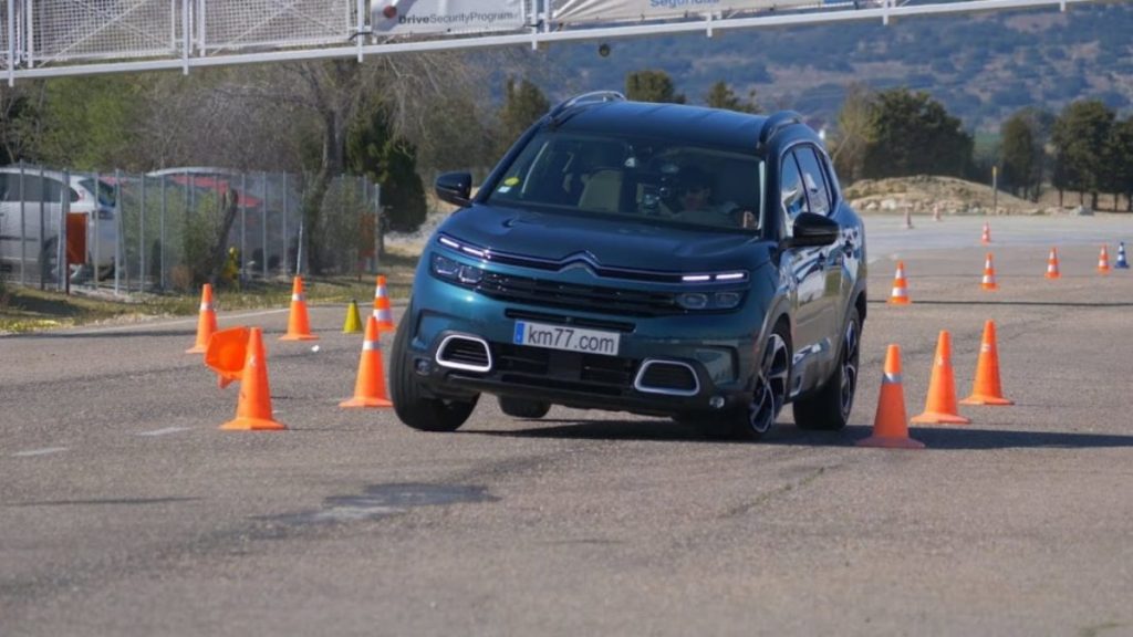 Watch the India-bound Citroen C5 Aircross as it performs the Moose Test 