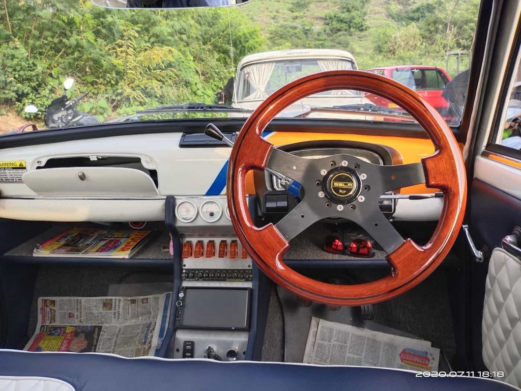 The interiors of this Premier Padmini has been modified very tastefully with the same exterior paint scheme. 