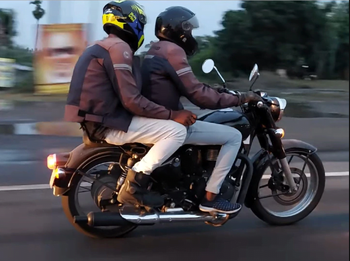 There's a brand new Royal Enfield Classic 350 coming up folks.