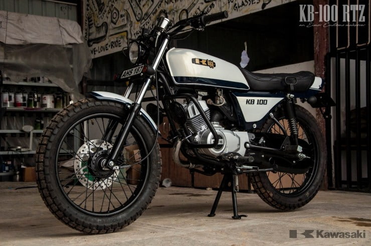 This is a Kawasaki-Bajaj KB100 that has been resto-modded by Eimor Customs. 