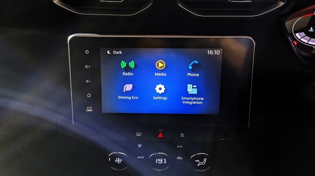 Wireless Android Auto/Apple CarPlay and wireless charging ensure connectivity all day through this 8-inch touchscreen infotainment system. 