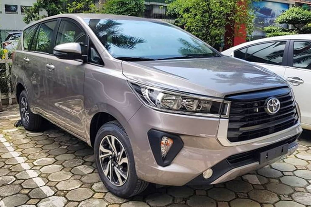 Hyundai Alcazar vs Toyota Innova Crysta specs comaprison