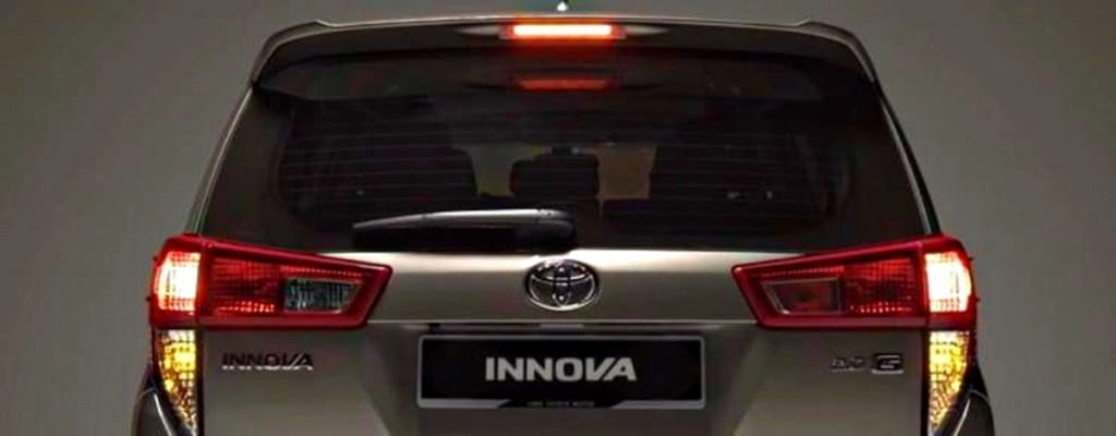 Hazard-Lights-on-a-Toyota-Innova-Crysta