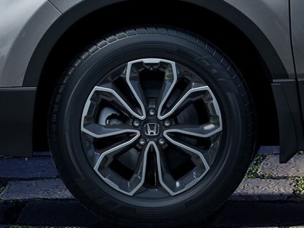 The SUV also gets a new design for the 18-inch alloy wheels.