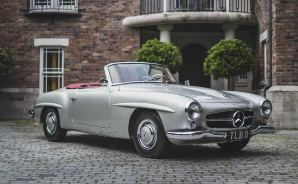 Joe Biden avait également une Mercedes-Benz 190SL avec plus de 100000 miles et était livré avec un carburateur Solex.