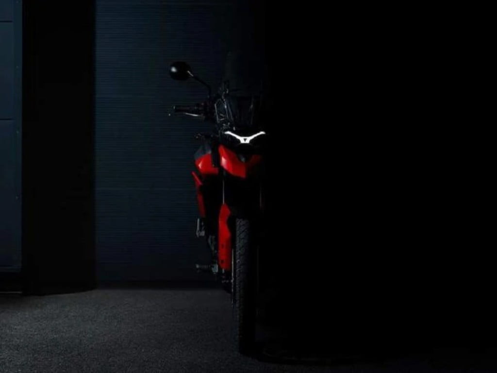 Triumph has dropped a teaser of the upcoming Tiger 850 Sport which will be unveiled globally on November 17. 