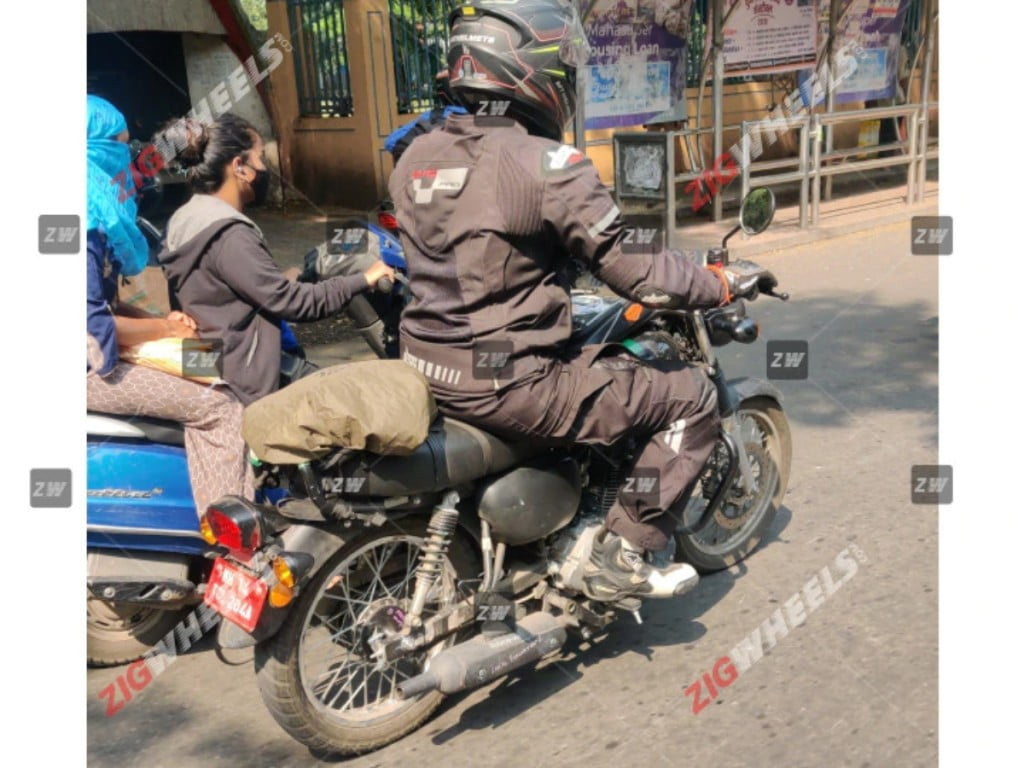 The Kawasaki W175 small capacity retro motorcycle has been spotted testing in India for the first time. 