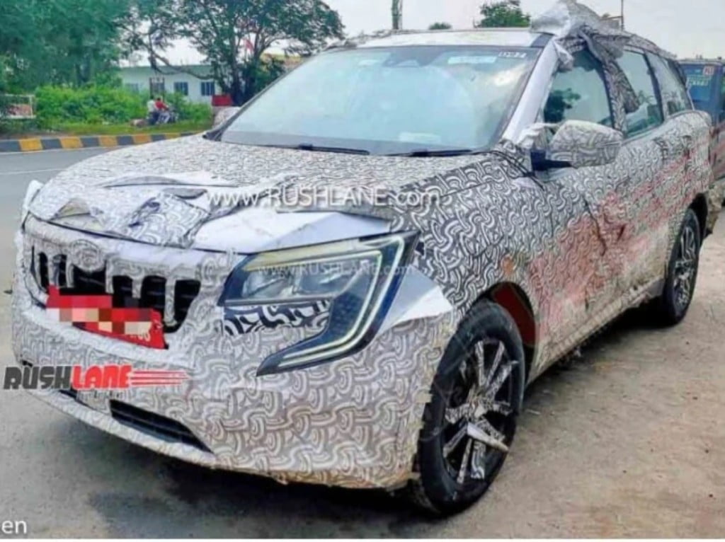 Un nouveau coup d'espion nous donne un aperçu du visage du Mahindra XUV500 de nouvelle génération, en particulier des nouveaux phares, et nous bave déjà.