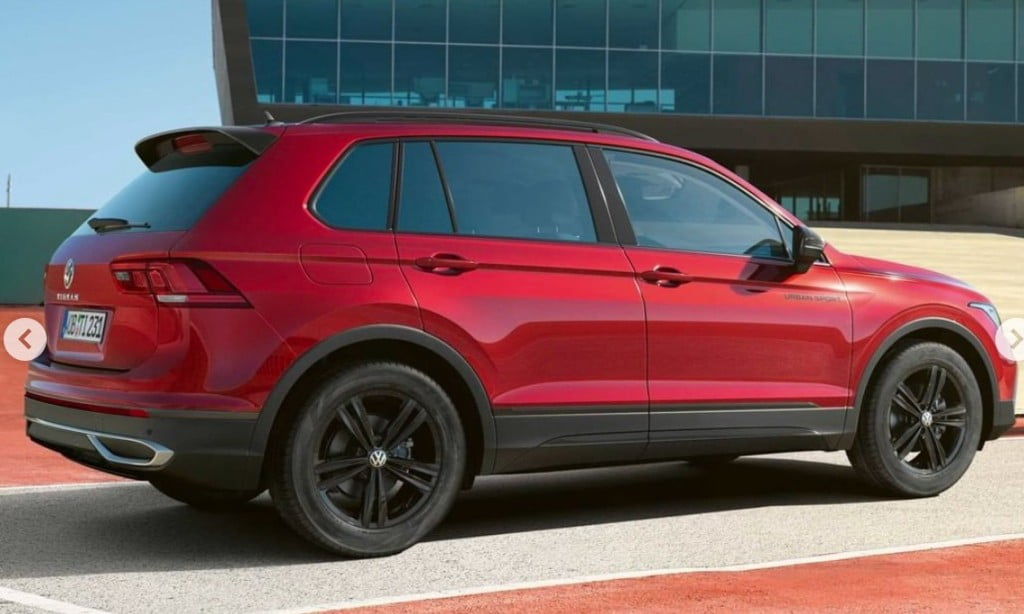 VW Tiguan Urban Sport Red Side