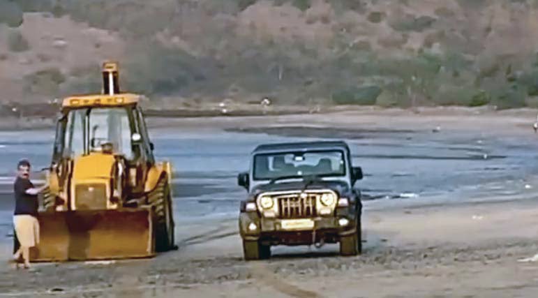 new mahindra thar-jcb beach