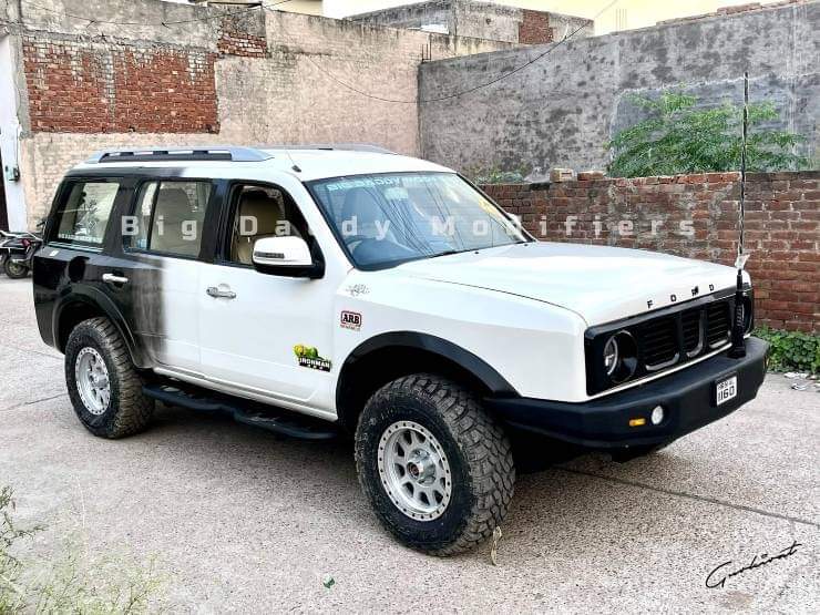 Ford Endeavour Wannabe Bronco 