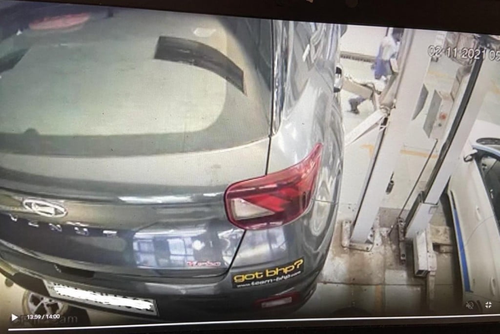 Hyundai Dealer Service Car 