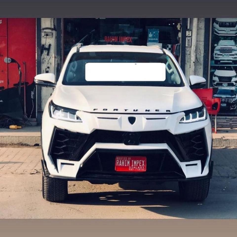 Lamborghini Urus Toyota Fortuner