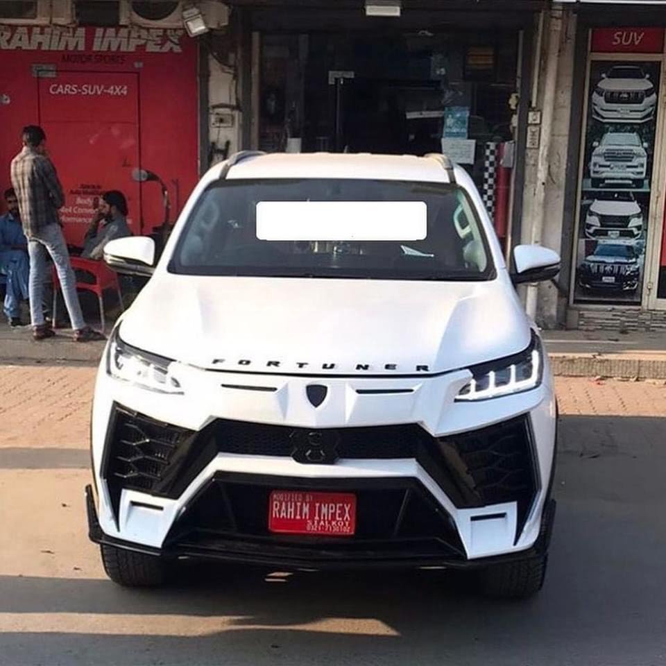 Lamborghini Urus Toyota Fortuner