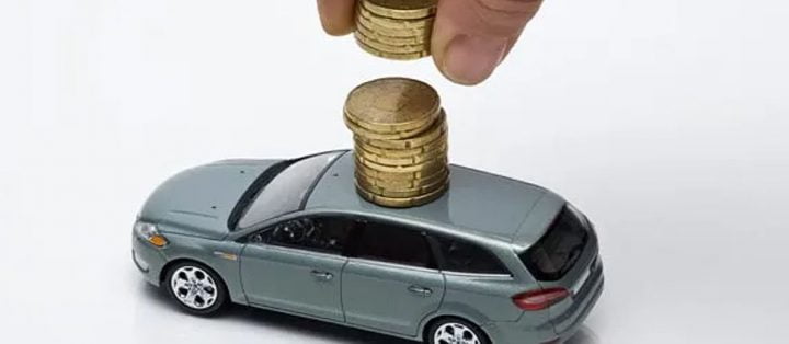 デバイス固有の車用充電器でお金を無駄にするのをやめて、ユニバーサル USB 充電器を使い始めましょう