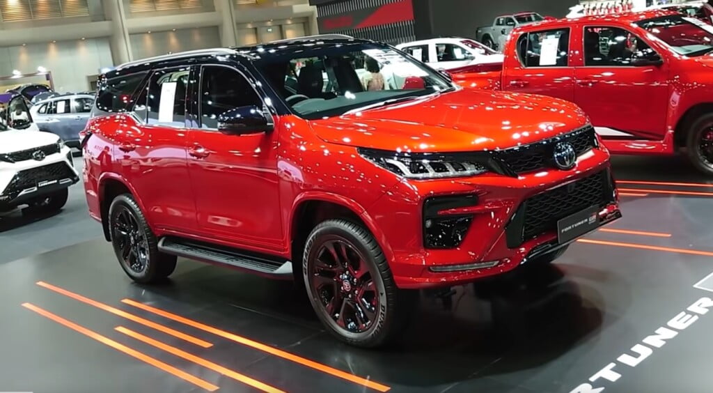 Watch Toyota Fortuner Gr Sport in Walkaround Video Car Blog India Watch Toyota Fortuner Gr Sport in Walkaround Video