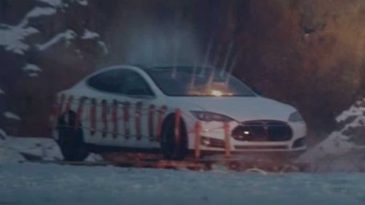 Watch 2013 Tesla model S Blown With 30 kg dynamite