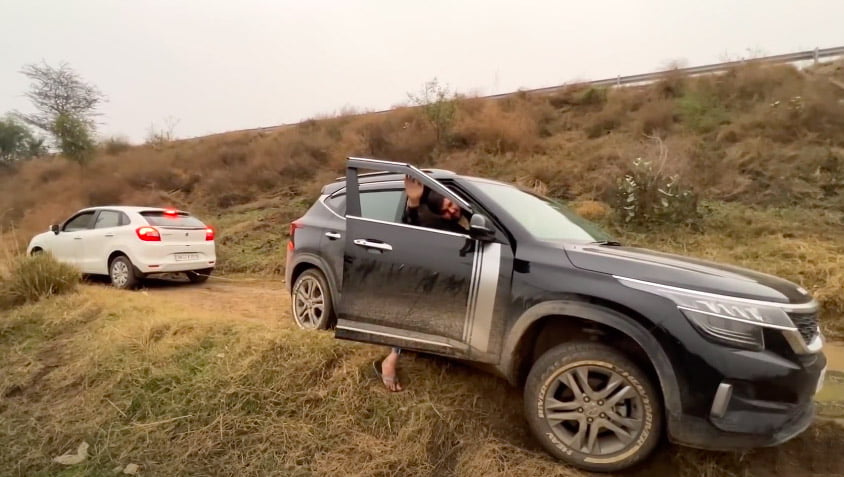 Watch Maruti Baleno Try Rescuing Kia Seltos Stuck Off road Car Blog India Watch Maruti Baleno Try Rescuing Kia Seltos Stuck Off road