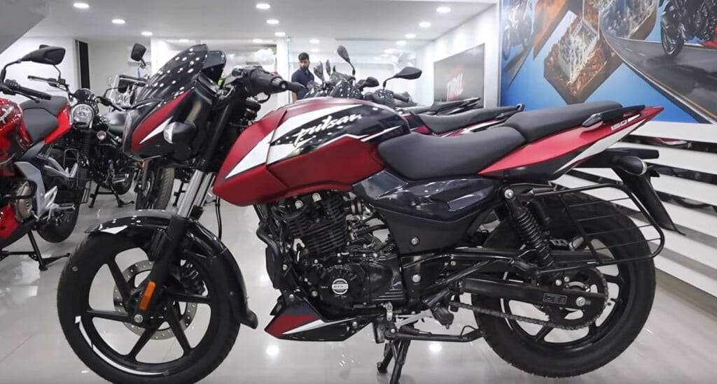 WATCH New Bajaj Pulsar 150 BS6 ABS Red Black Detailed Review