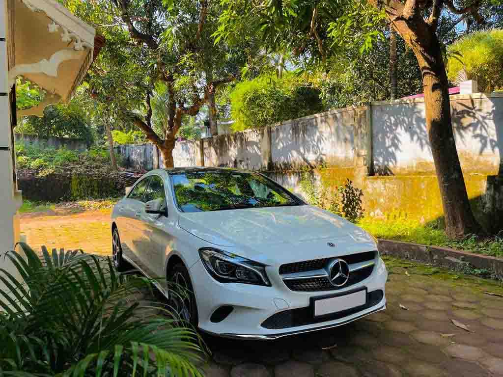 used mercedes cla instead of mahindra xuv700 images