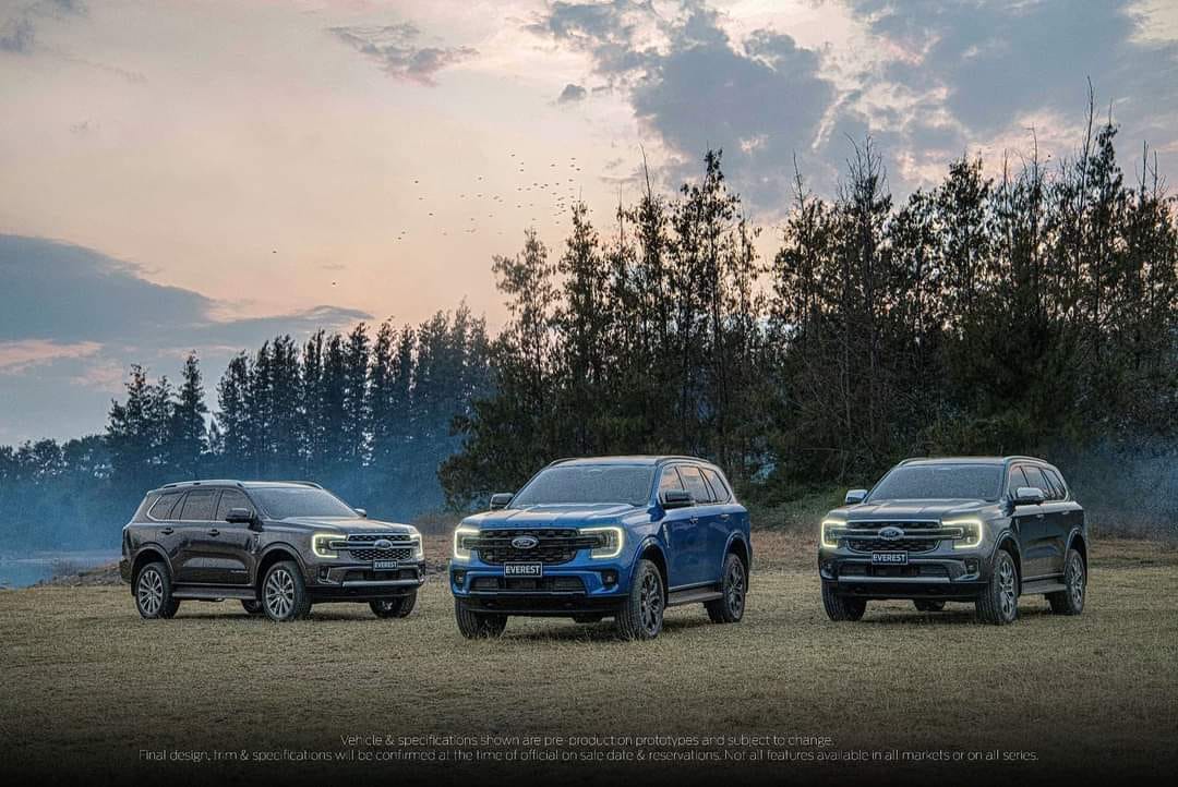2022 ford endeavour images blue grey front three quarters