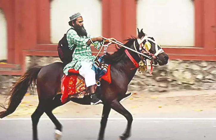 Maharashtra Man Buys Horse For Commuting