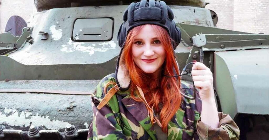 Vlogger Teaches Ukrainian Civilians to Drive Abandoned Russian Tanks
