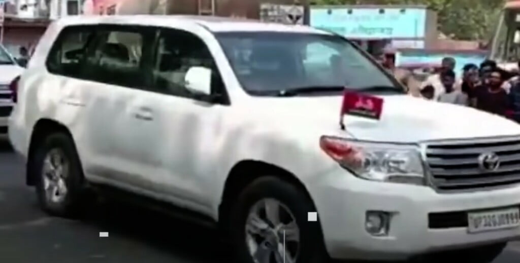 akhilesh yadav toyota land cruiser