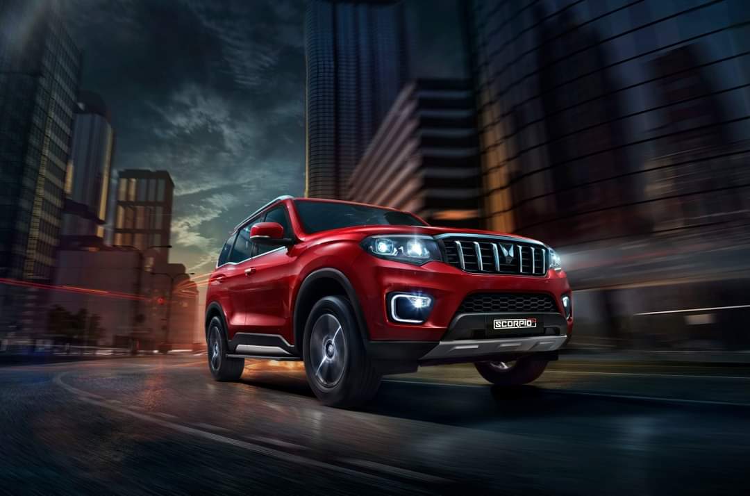 2022 mahindra scorpio n front three quarters red