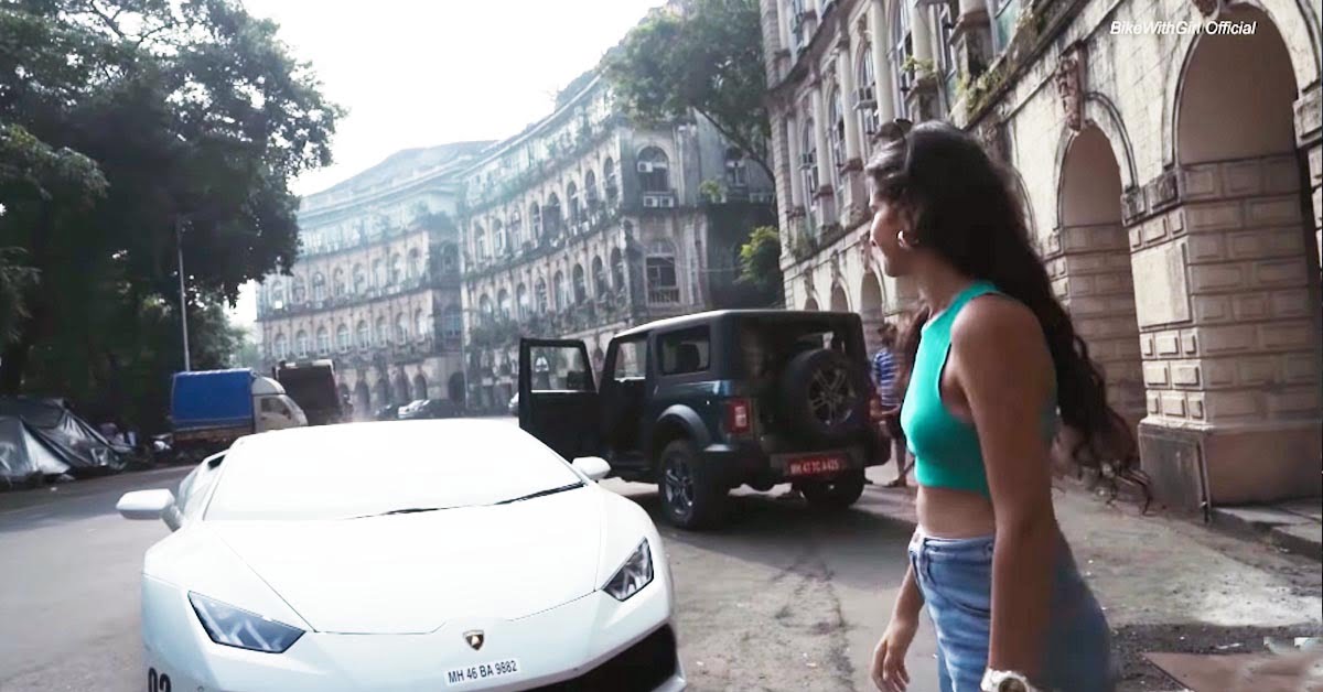 When Lamborghini Owner Stopped to Check Out Mahindra Thar - Video