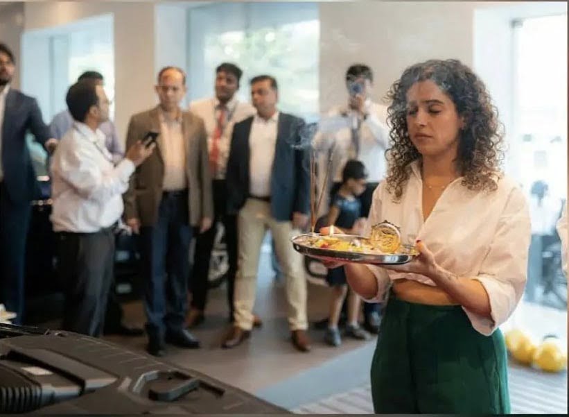 sanya malhotra audi q8