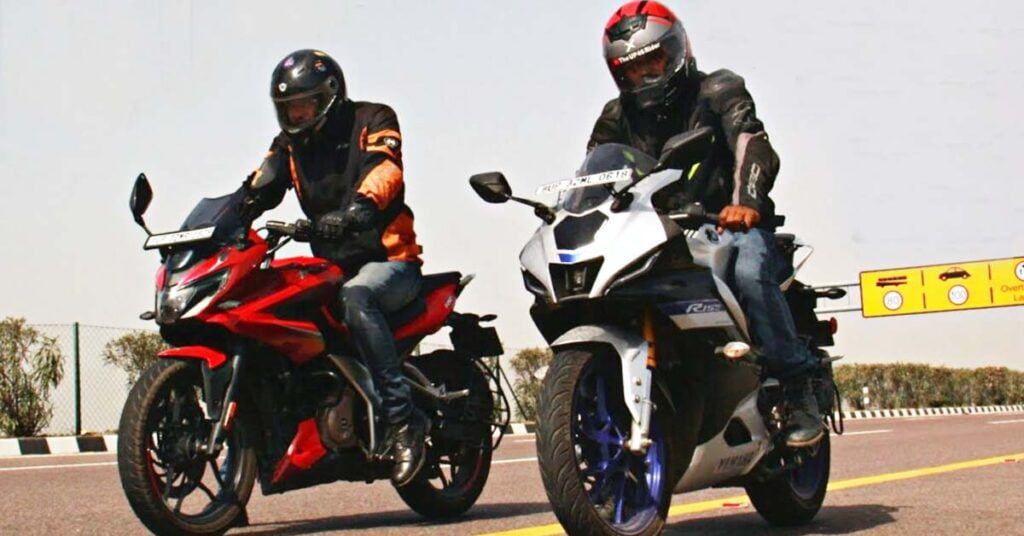 Bajaj Pulsar F2500 Vs Yamaha R15m Drag Race