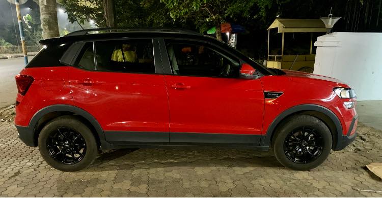 skoda kushaq side profile red black dual tone