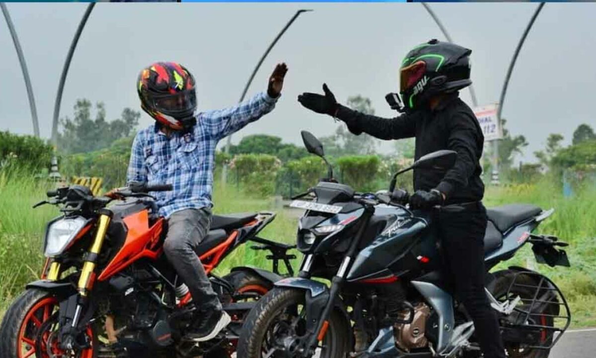 Bajaj Pulsar N250 vs KTM Duke 200 Drag Race