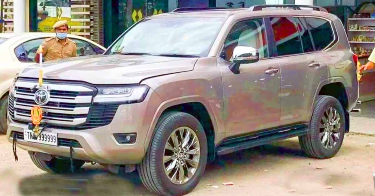 An Indian politician has received the mighty Toyota Land Cruiser LC300 in spite of the huge waiting period in all international markets.