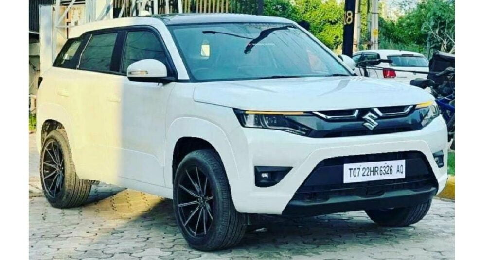 Pure White Maruti Brezza With Black Roof