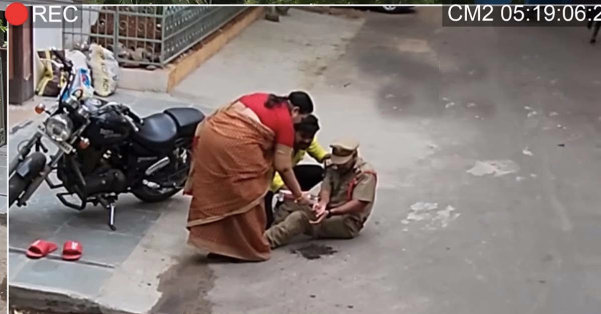 Public helping policeman who got injured in a freak accident